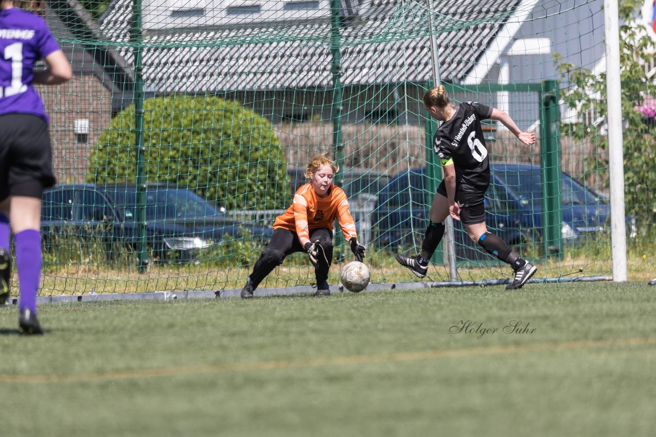 Bild 251 - wBJ SV Henstedt Ulzburg - TuS Rotenhof : Ergebnis: 12:0